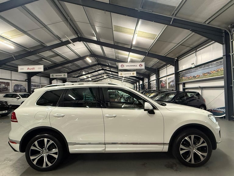 2014 Volkswagen Touareg 3.0 TDI V6 BlueMotion Tech R-Line Tiptronic 4WD Euro 6 (s/s) 5dr ESTATE D...
