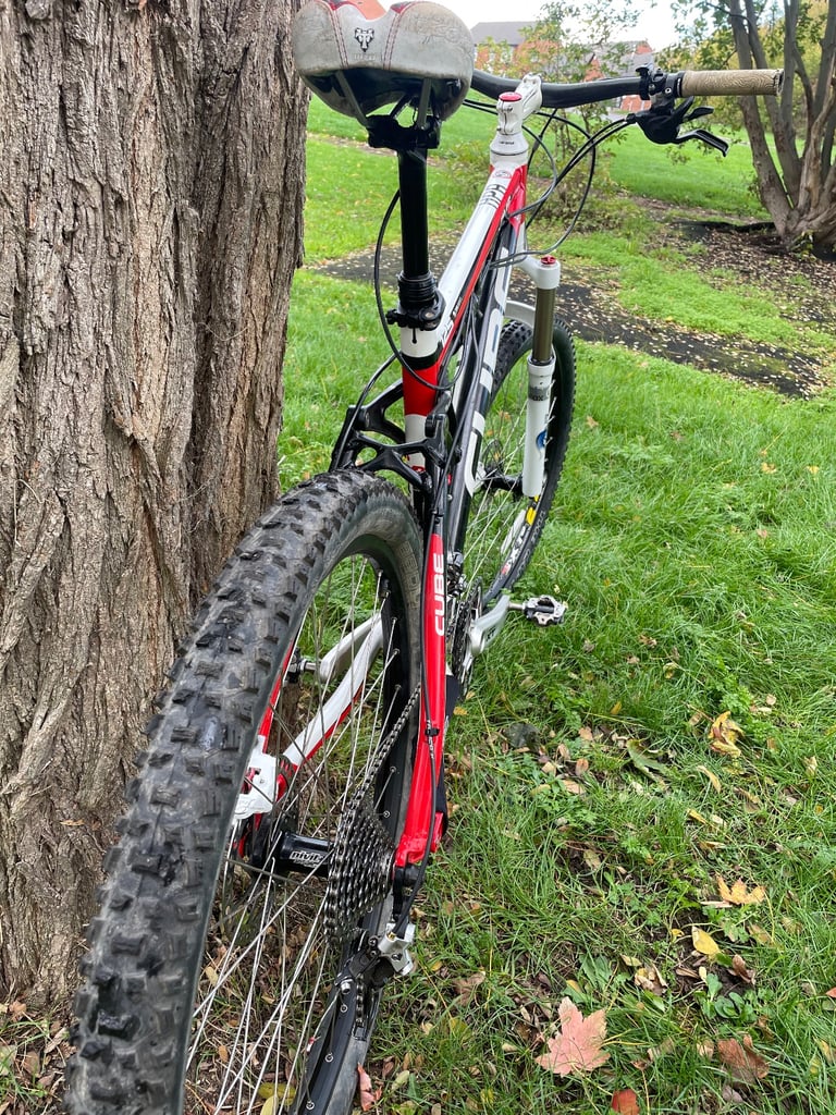 Full suspension mountain bike 