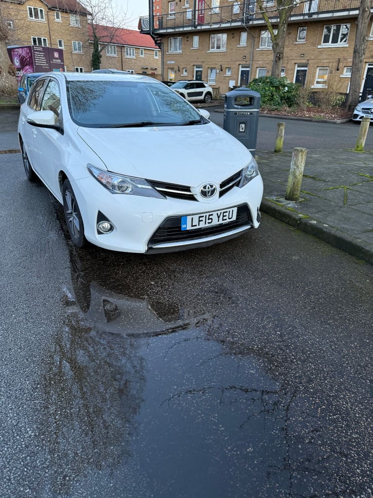 Toyota, AURIS, Hatchback, 2015, Semi-Auto, 1598 (cc), 5 doors