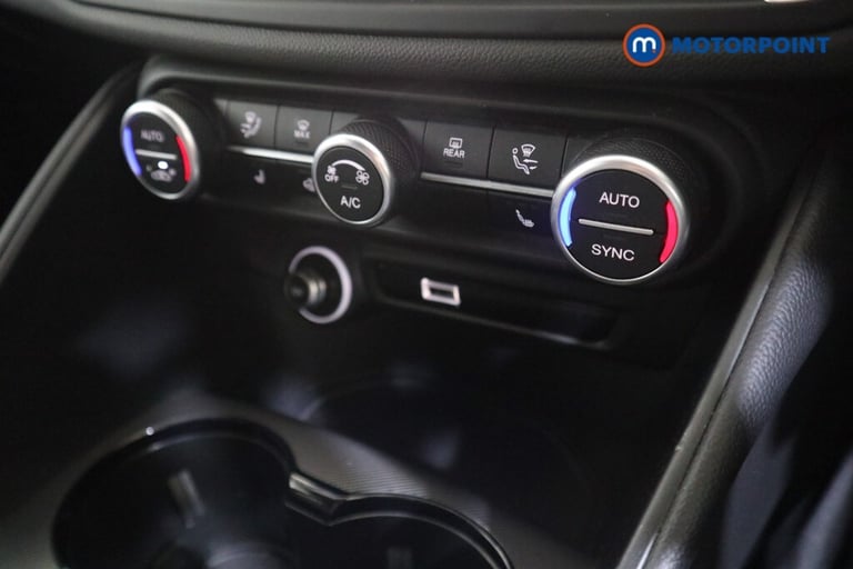 2022 Alfa Romeo Giulia 2.0 TB 280 Veloce [Performance brake] 4dr Auto Saloon Petrol Automatic
