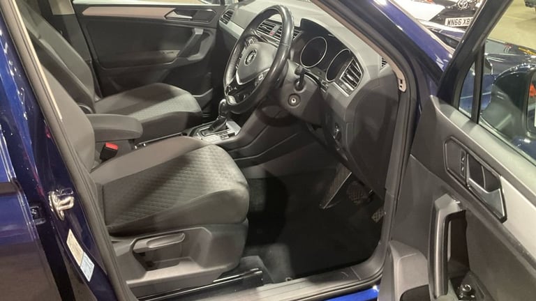 2016 Volkswagen Tiguan 2.0 TDI BlueMotion Tech SE Navigation SUV 5dr Diesel DSG 4Motion Euro 6 (s...