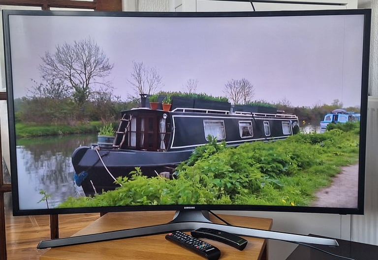 Please Read the description 40in Samsung smart curved tv