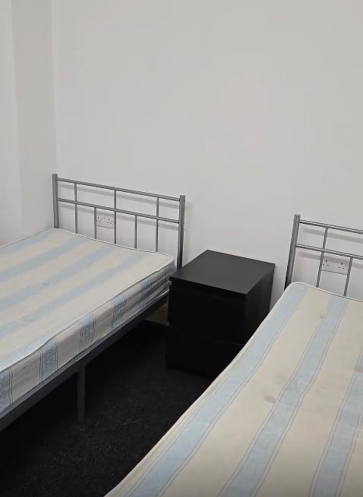 Self-Contained Studio Flat on Twybridge Way, London NW10 Bills Included – Prefer Single DSS Males.