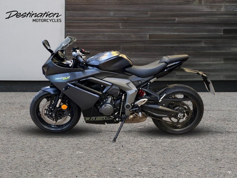 2025 Triumph Daytona 660 PREMIUM TWIN COLOUR Petrol black 6 Speed
