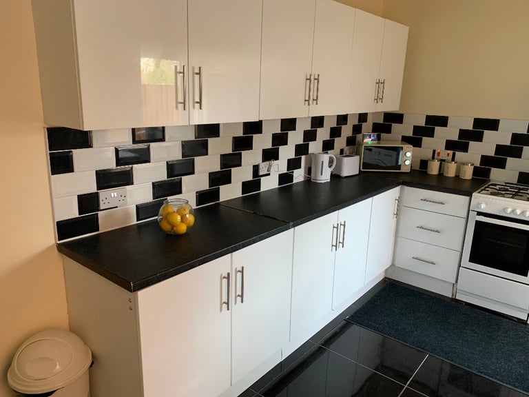 Supported Temporary Accommodation - Single & Double rooms Rent (Only pay Service Charge) Ref 145