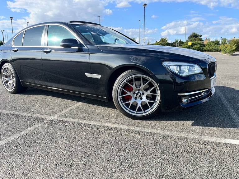 image for 2025 BMW 7 Series Saloon Hybrid Electric Automatic