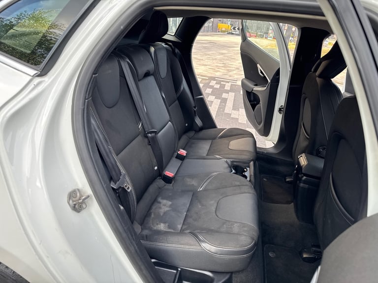 2015 VOLVO V40 SE 1.6 D2 DIESEL 6 SPEED MANUAL WHITE 5dr HATCHBACK 