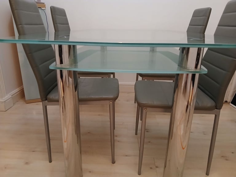 Dining room table & chairs