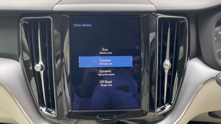 2021 Volvo XC60 2.0 B4D Momentum 5dr AWD Geartronic Diesel Estate Estate Diesel Automatic