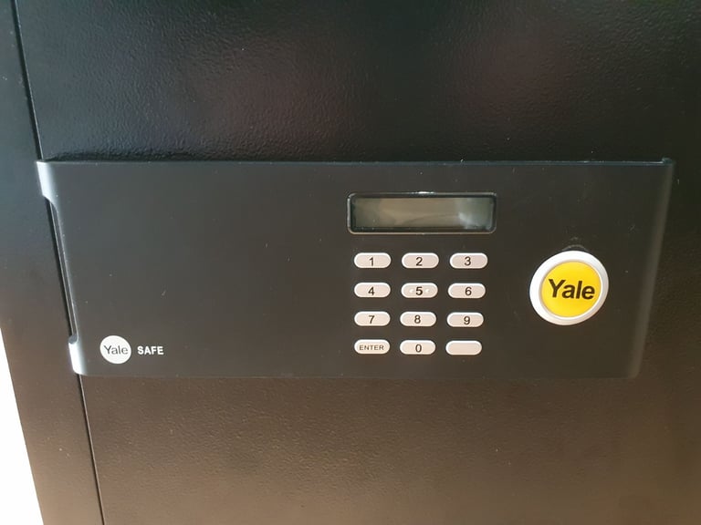 YALE Electronic Safe Large 1 Key FAULTY COLLECT ONLY LONDON NW9