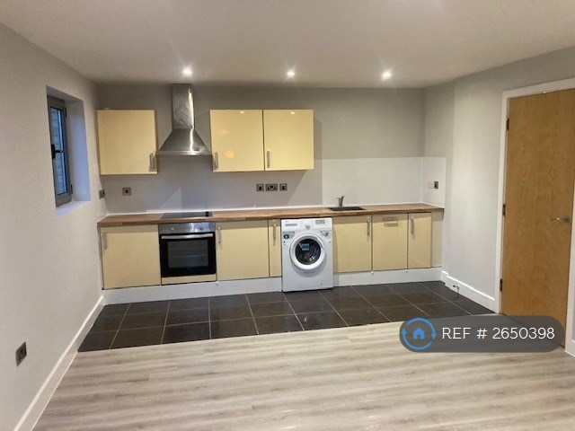 1 bedroom flat in Low Road, Doncaster, DN4 (1 bed) (#2650398)
