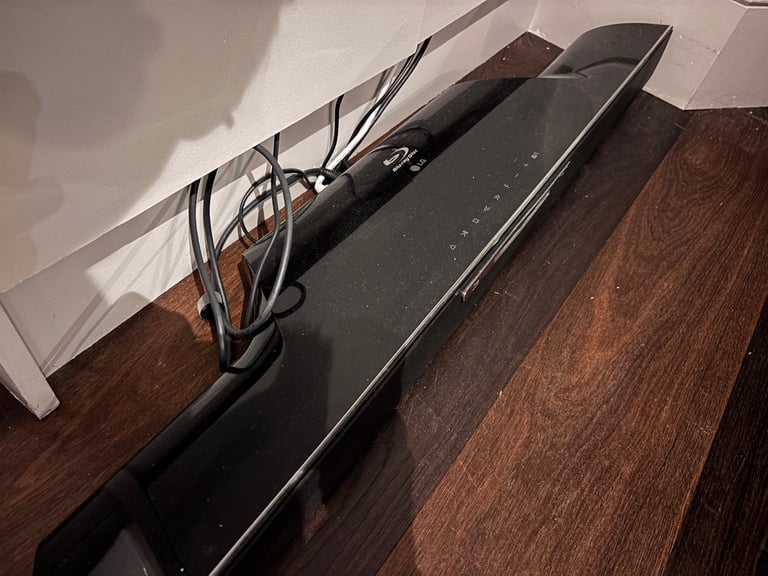 LG soundbar with wireless subwoofer
