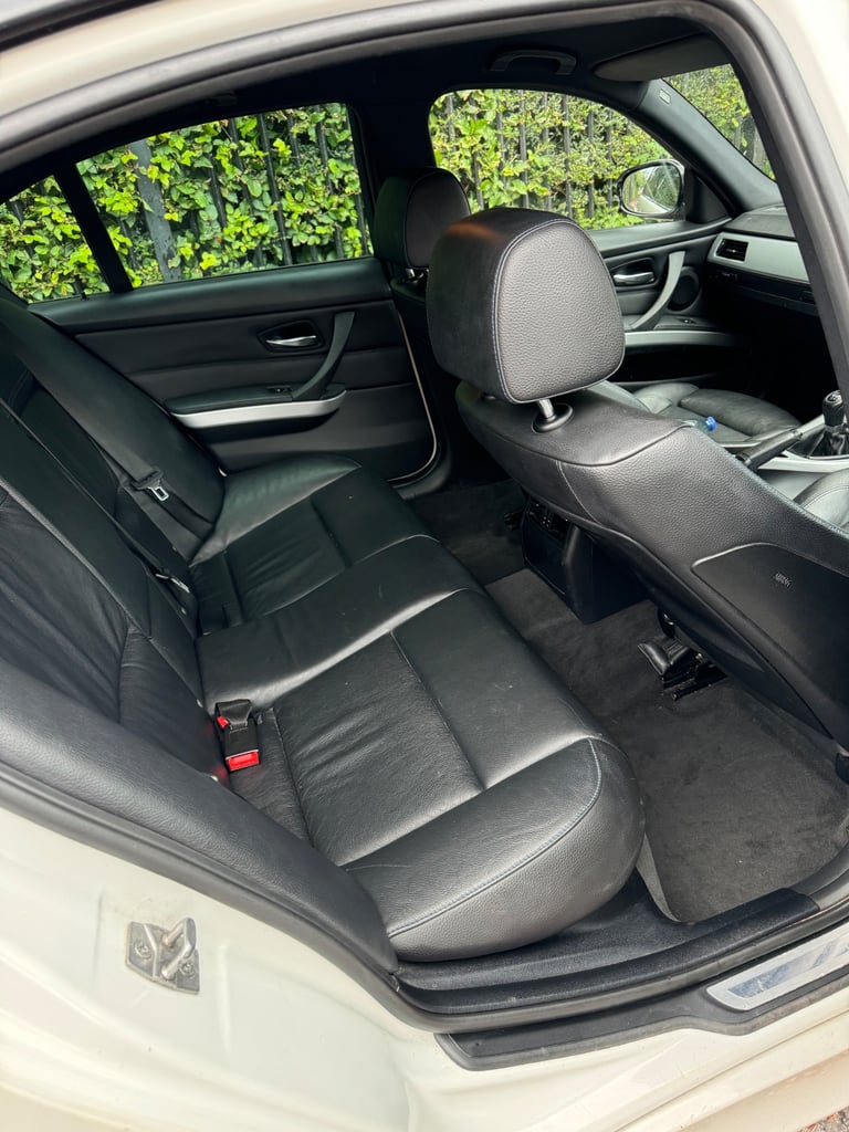 BMW, 3 SERIES, Saloon, 2011, Manual, 1995 (cc), 4 doors