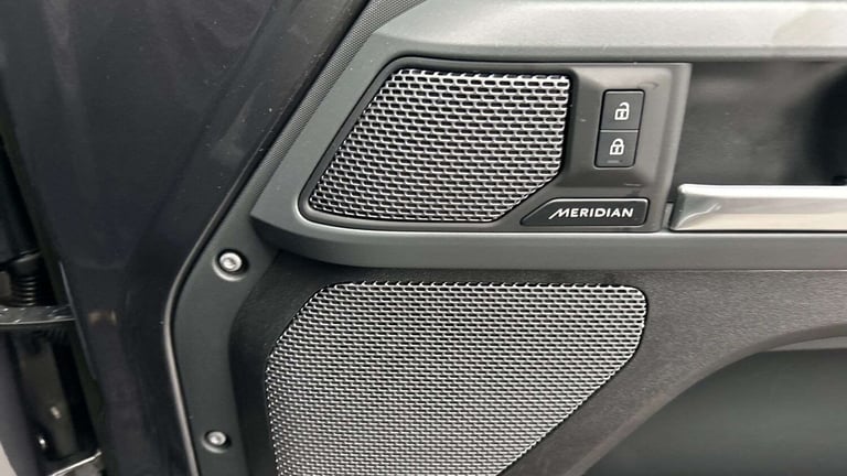  Land Rover Defender 3.0 D250 X-Dynamic SE 110 5dr Auto SUV Diesel Automatic