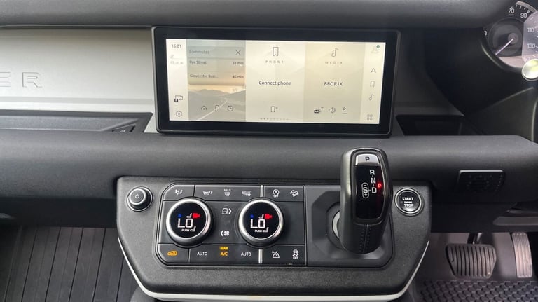2023 Land Rover Defender 3.0 D250 Hard Top SE Auto PANEL VAN DIESEL Automatic