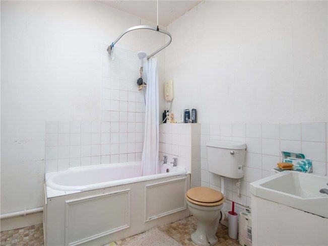 FLAT SHARE: Double room available in large HMO flat in Blackford – available soon!