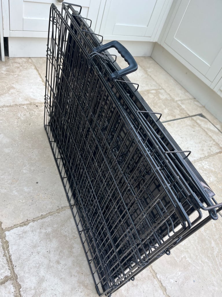 Folding dog/puppy/pet crate/cage - medium/large