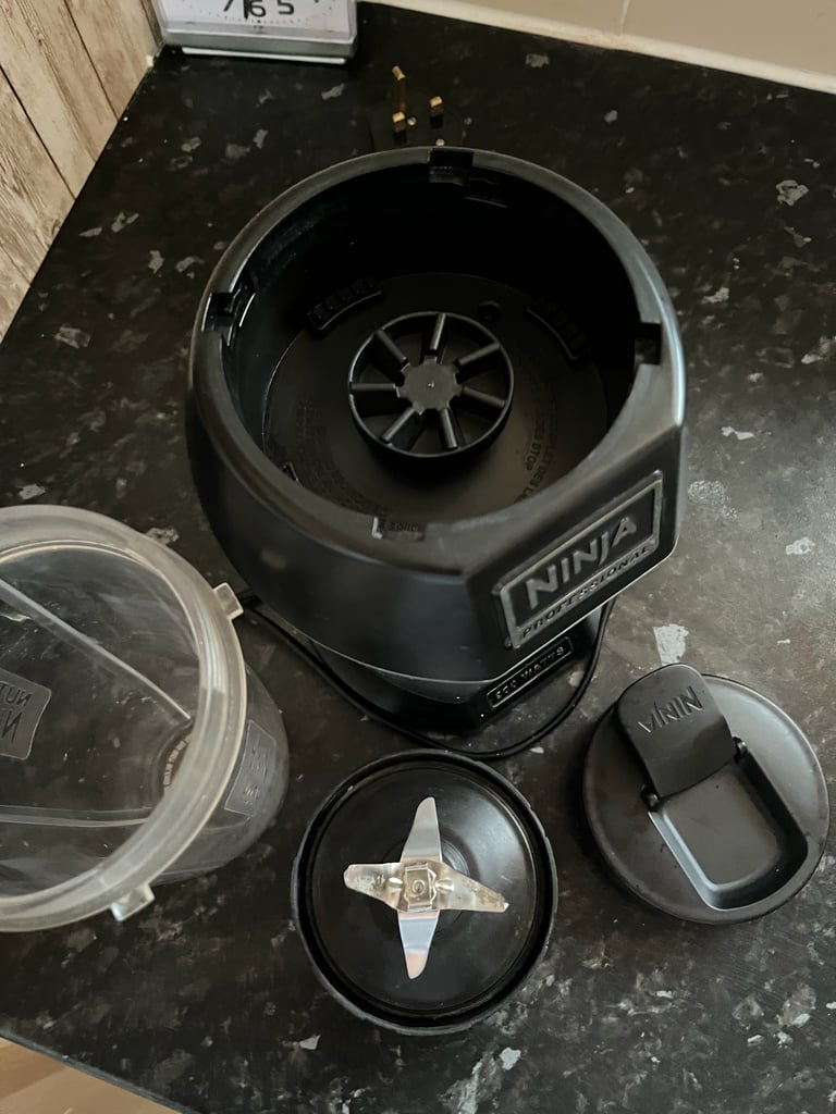 Nutri Ninja Pro Blender 900W Model BL450Uk