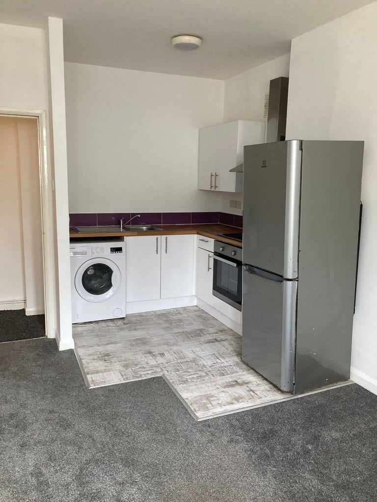 Spacious Ground Floor Flat, Clydach *Water Rates Inclusive*