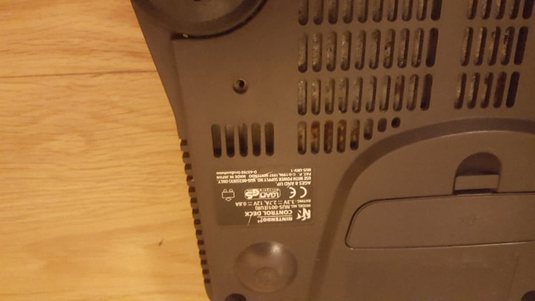 NINTENDO N64 CONSOLE WITH OFFICIAL CONTROLLER & LEADS