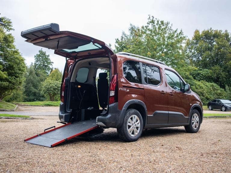 image for Peugeot Rifter 1.5 BlueHDi Allure Standard MPV 5dr Diesel Manual Euro 6