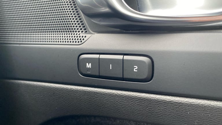 2022 Volvo XC40 2.0 B3 MHEV Plus SUV 5dr Petrol Hybrid DCT Auto Euro 6 (s/s) (163 ps) Petrol/Elec...