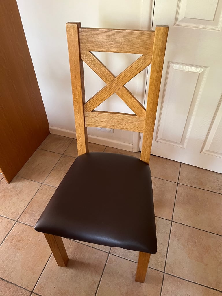 Solid Oak 8 seater table and chairs 