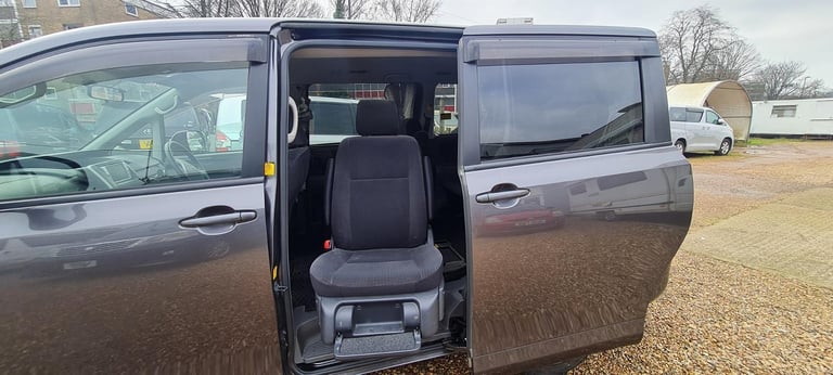 TOYOTA NOAH WELCAB WITH DISABILITY / DISABLED ACCESS SEAT