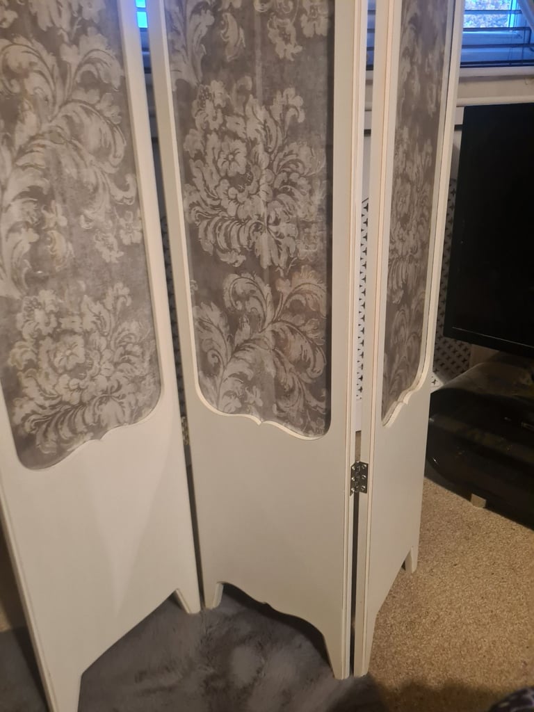  Room Divider  cost £110 accept £30