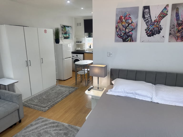 Fully furnished Studio Apartment in the Heart of Canterbury High Street ✨