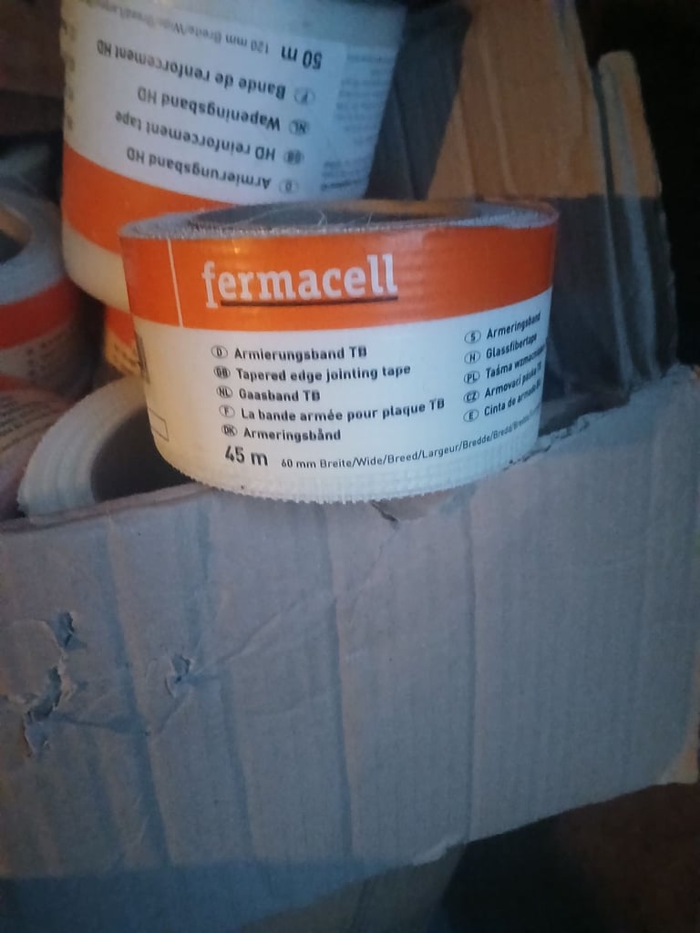 Self-adhesive joint tape 