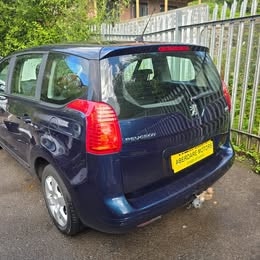 PEUGEOT 5008 1.6 VTi Active 2011