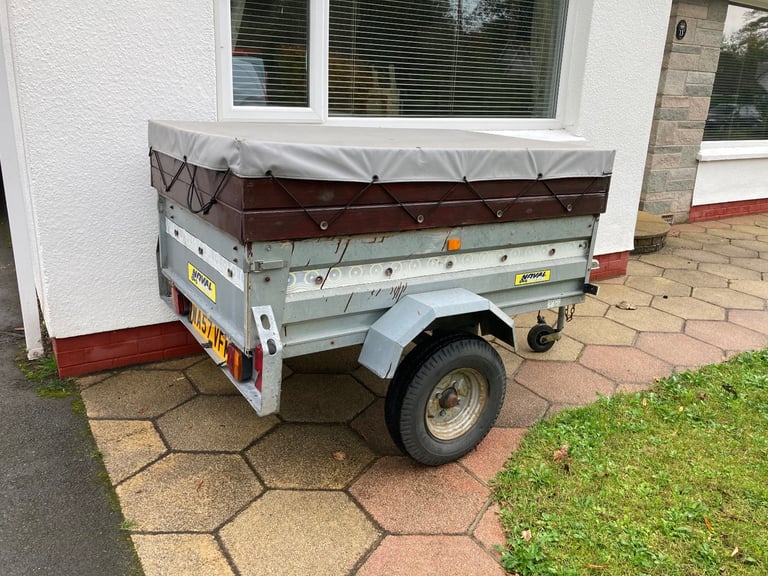 Small tipping trailer 