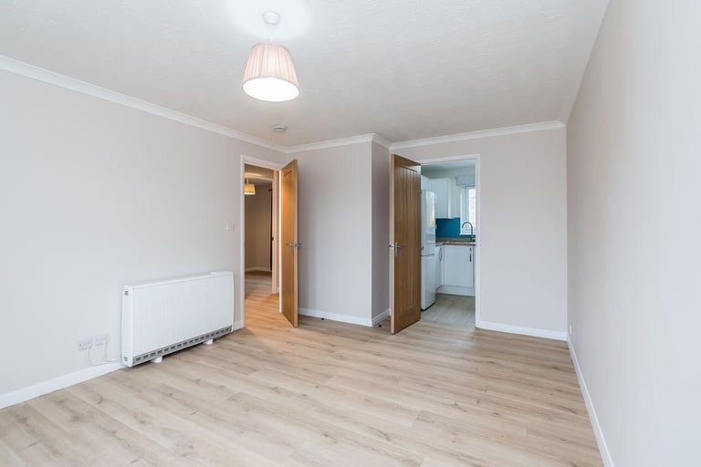 Contemporary, 2 bedroom flat in Morningside, with flexible furnishings – available NOW