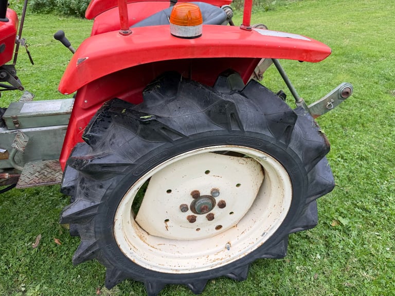YANMAR YM1500D 4WD TRACTOR WITH FRONT LOADER/ BUCKET ** WATCH VIDEO *** 15HP ** 835 Hours