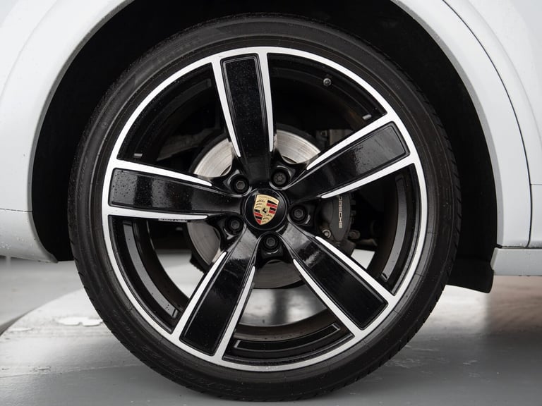 2023 Porsche Cayenne 3.0T V6 Platinum Edition SUV 5dr Petrol TiptronicS 4WD