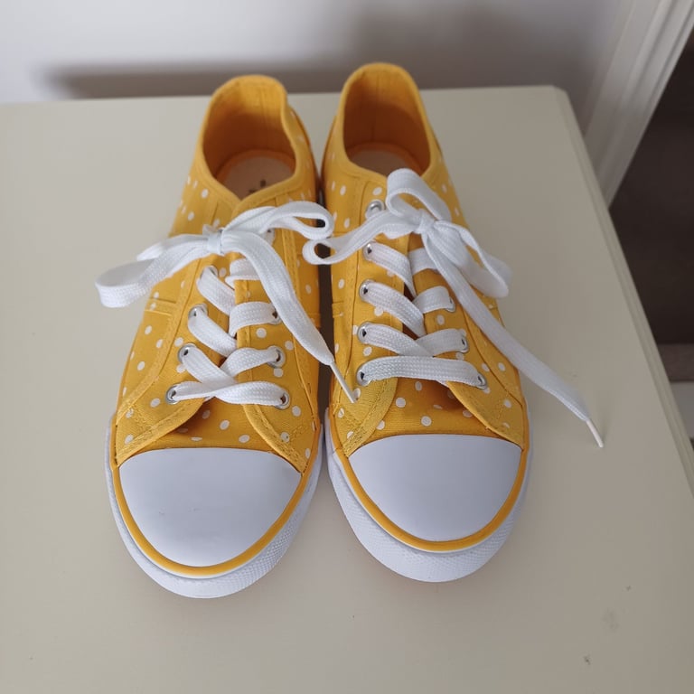 Yellow/white canvas pumps - size 6