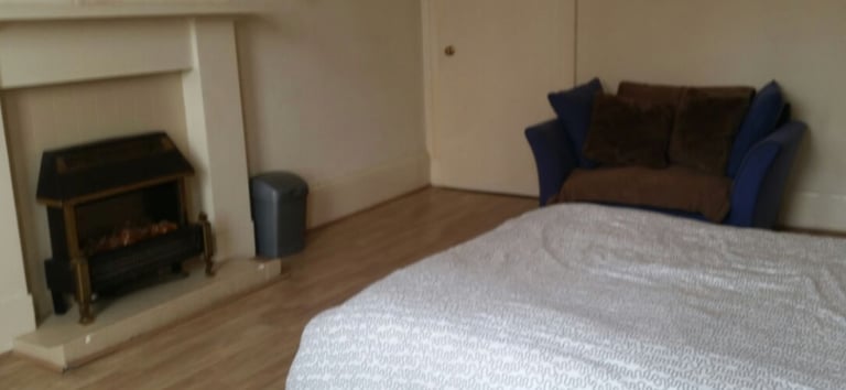 Pollokshields. 4 lovely rooms in furnished flat 