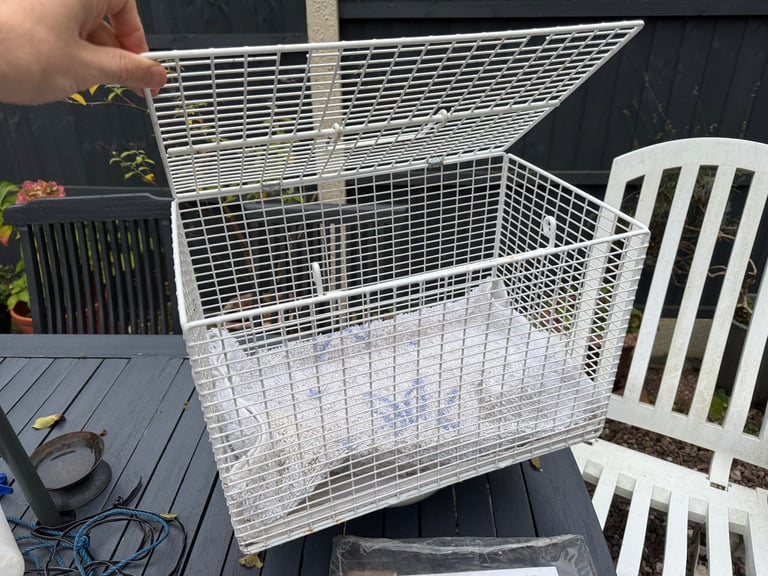 Vintage cat basket / pet accessory 