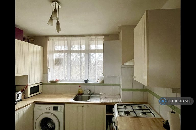 1 bedroom in Crampton House, London, SW8 (#2637938)