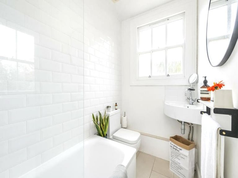 🏠 Bright and cozy room available in the vibrant area of Stratford🏠