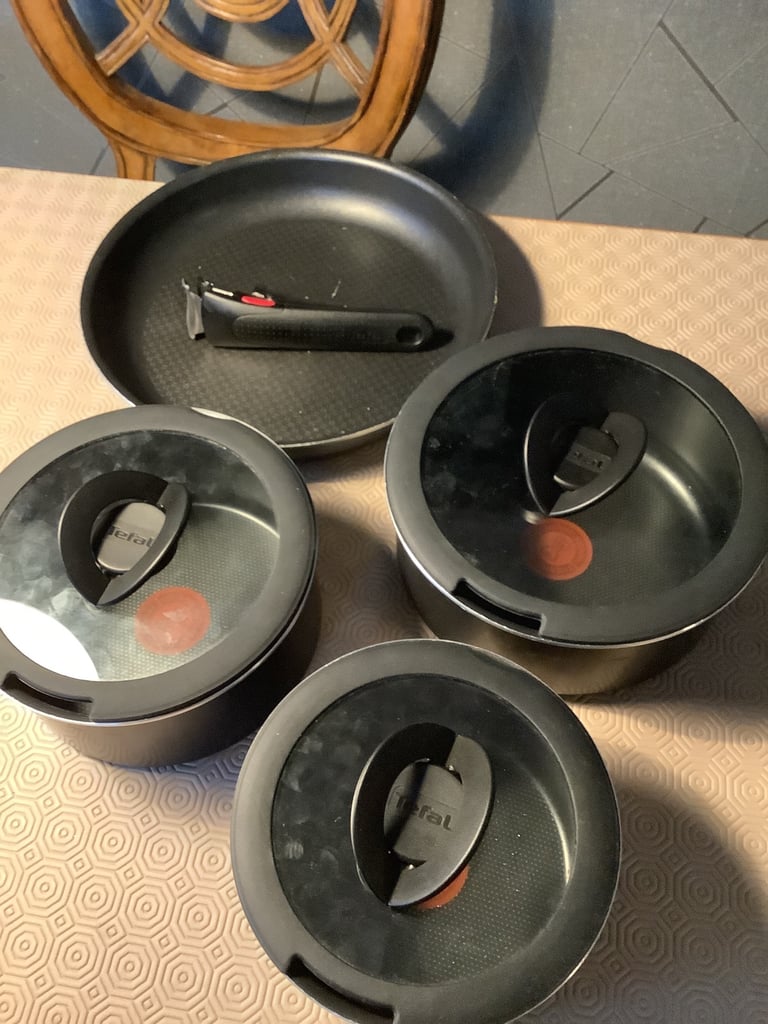 For sale Ingenio 8 piece pan set. £50