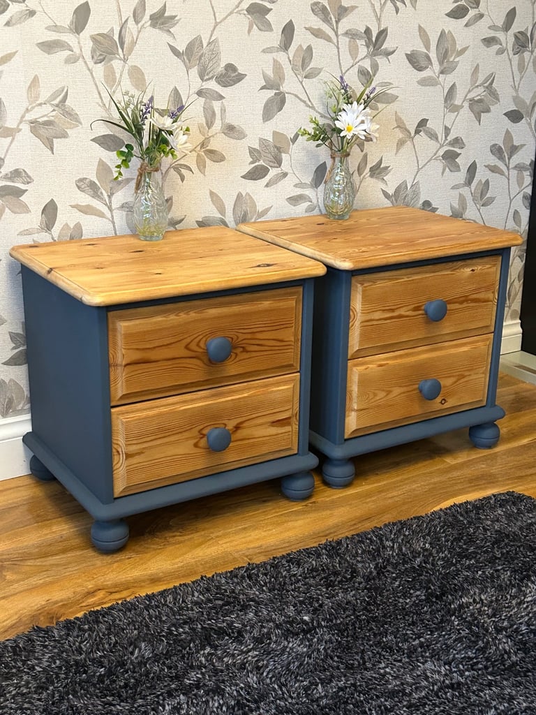 2 solid pine bedside tables 