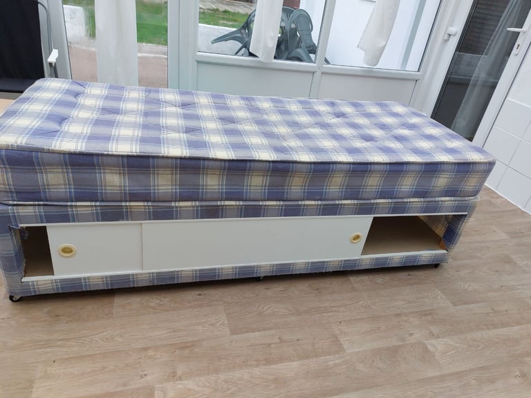 Single divan bed with mattress and bedsides 