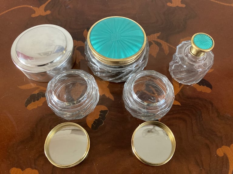 Regent Vanity Products Dressing Table items