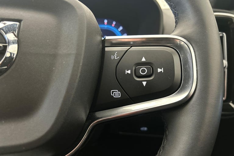 2023 Volvo XC40 Core, B3 mild hybrid, Petrol ESTATE Petrol/Electric Hybrid Automatic