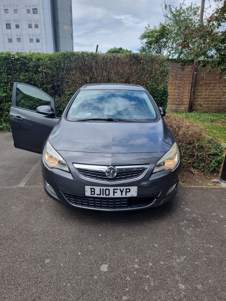 Cheap Vauxhall, ASTRA, Exclusiv, ULEZ, Hatchback, 2010, Manual, 1598 (cc),5 doors for sale in Romford, Greater London