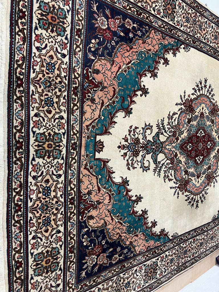 Persian handmade wool rug 300x415cm
