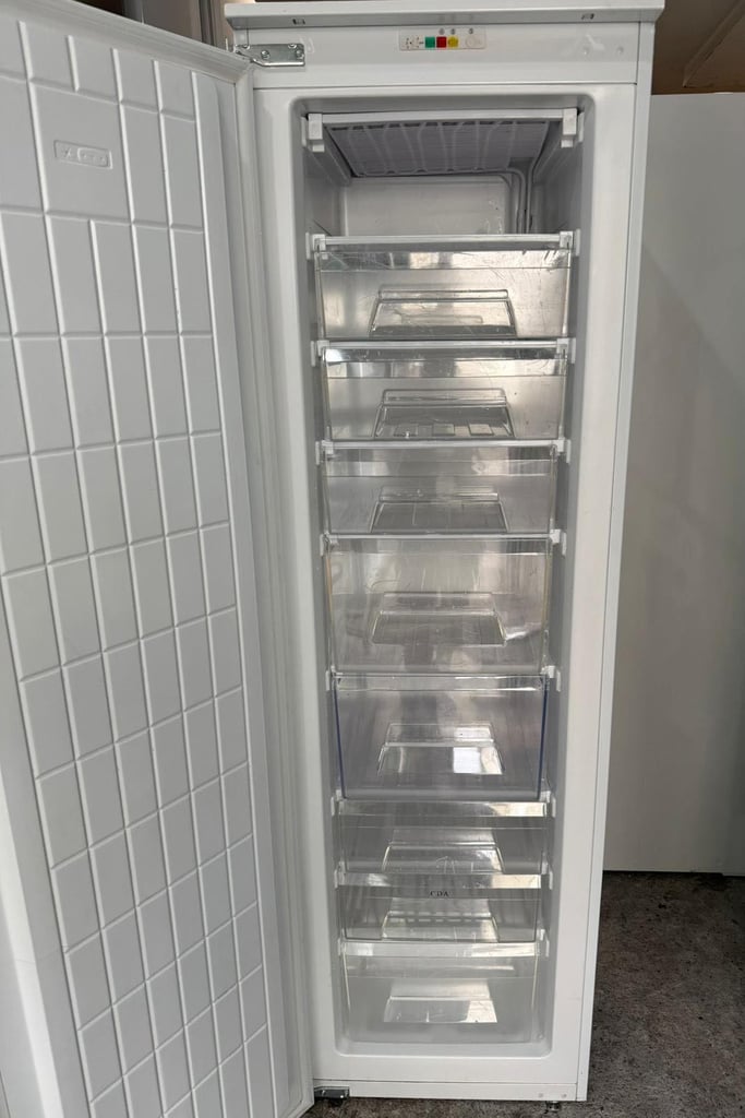 CDA FW881/2 BUILT IN NICE TALL JUST FREEZER WITH WARRANTY  