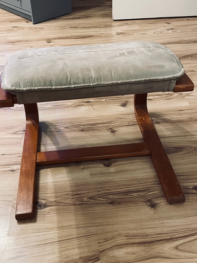 Footstall 70’s design, beautiful piece of wood work. 